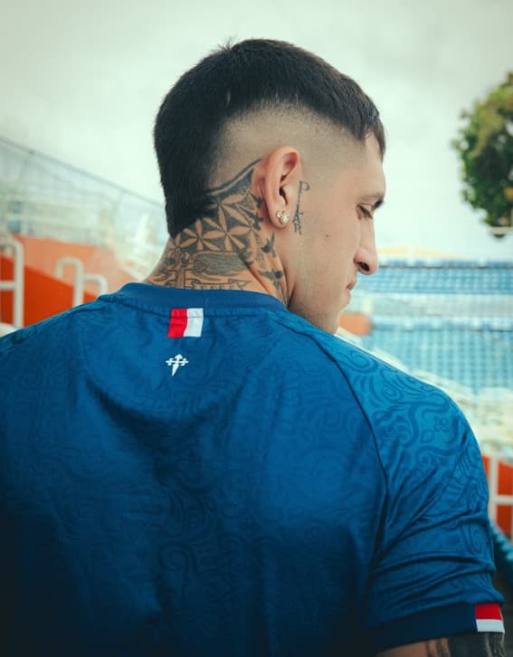 Parte de trás da nova camisa do Fortaleza. (Foto: Divulgação/Fortaleza)