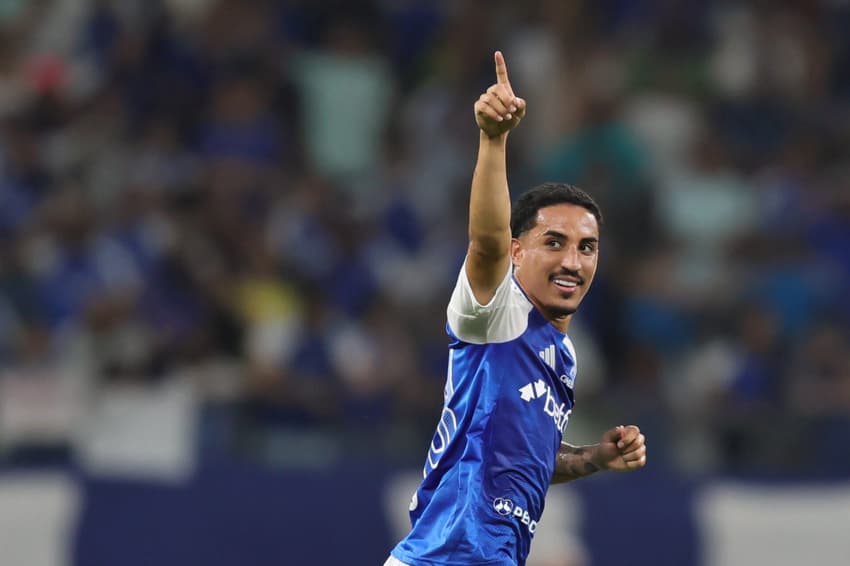 Christian, do Cruzeiro, comemora seu gol durante partida contra o Fortaleza no Mineirão pelo Brasileiro