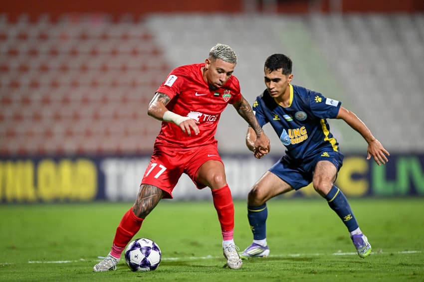 Guilherme Bala, ex-Flamengo, em ação pelo Shabab Al-Ahli (Foto: Divulgação/Shabab Al-Ahli)