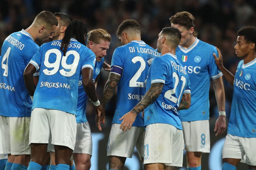 De Bruyne se machucou após cobrar o penâlti que abriu o placar para o Napoli (Foto: Carlo Hermann/AFP)