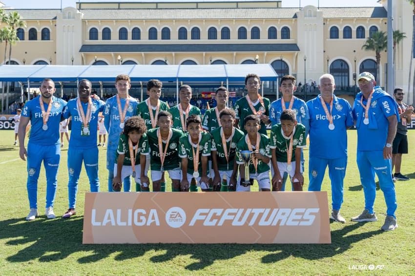 Equipe sub-12 do Palmeiras La Liga FC Futures (Foto: Reprodução/X)