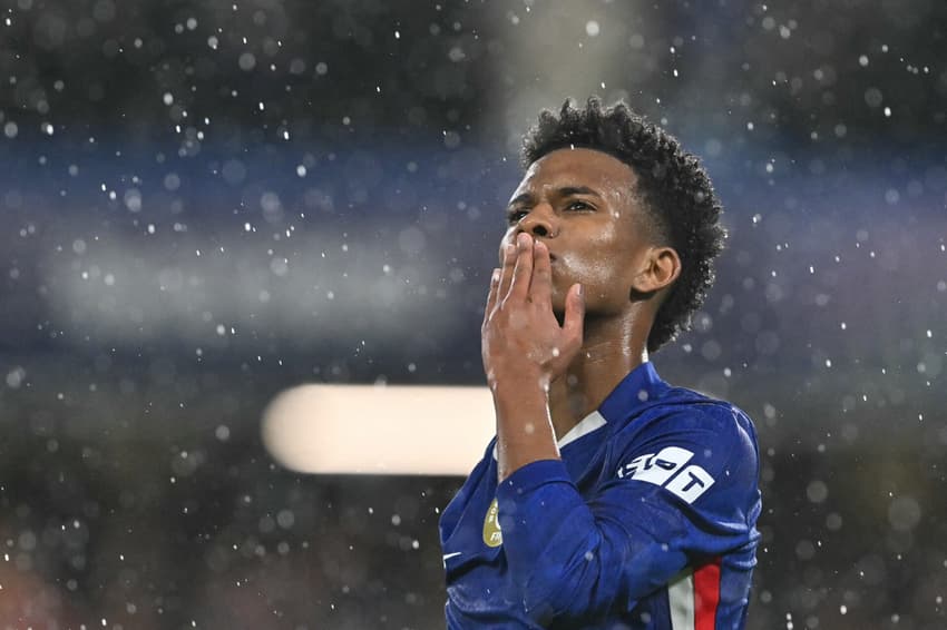 Estevão, do Chelsea, comemora gol pela Champions (Foto: Glyn KIRK / AFP)