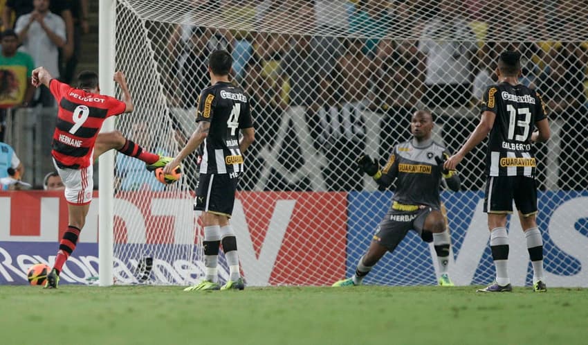 LANCEPRESS! - (Brazil Out) - Rio de Janeiro - 23.10.2013 - Foto de Cleber Mendes/Lancepress!/AFP - Copa do Brasil 2013- Quartas de Final- jogo entre Flamengo x Botafogo - Local: Estadio do Maracana - NF: Hernane marca para o Fla