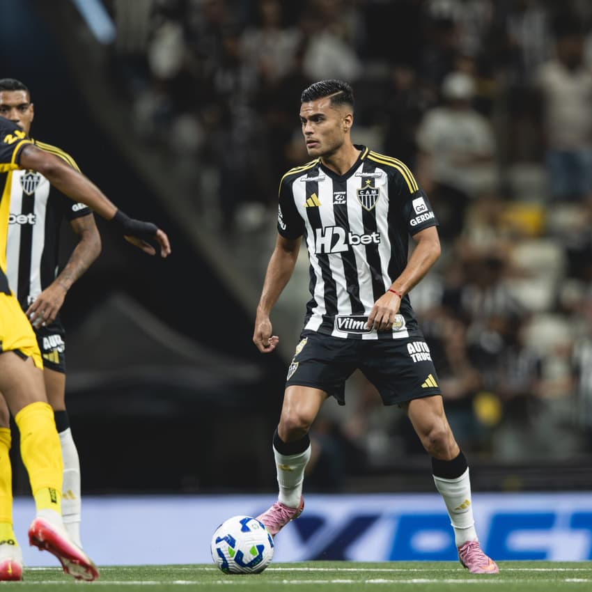 Fausto Vera é elogiado pela torcida (Foto: Pedro Souza / Atlético)
