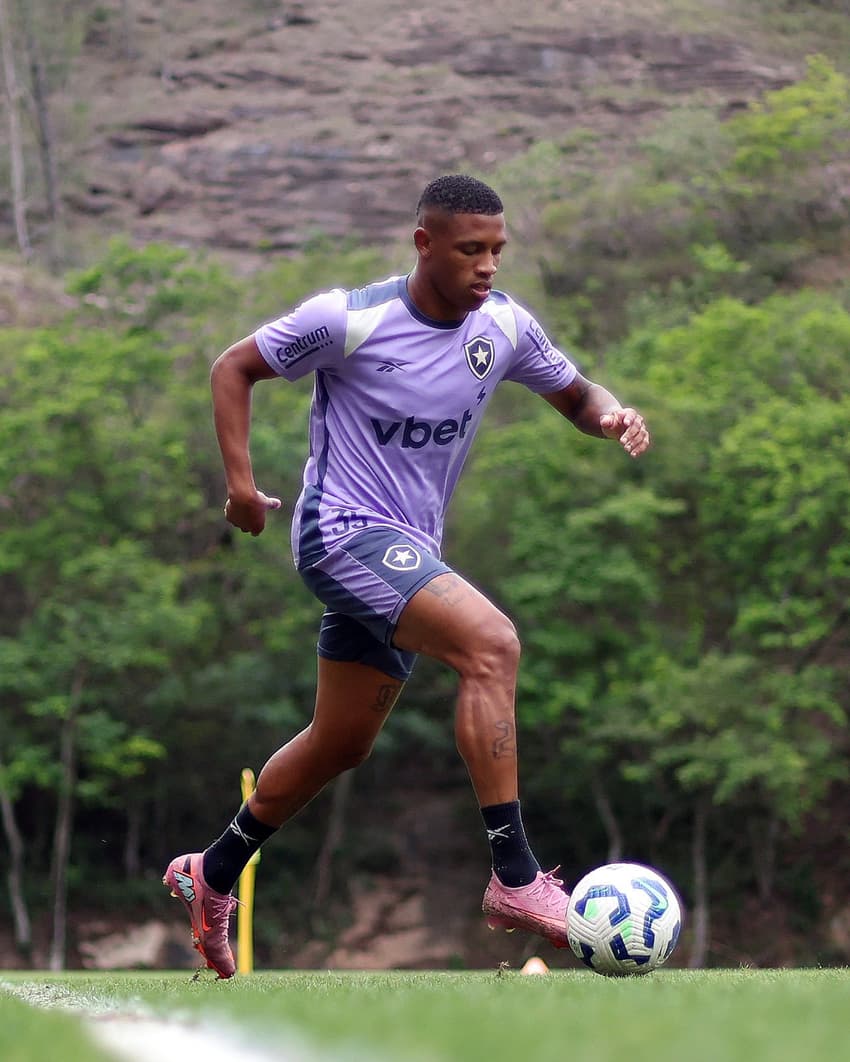 Danilo em campo de volta às atividades no Botafogo (Vítor Silva/Botafogo)