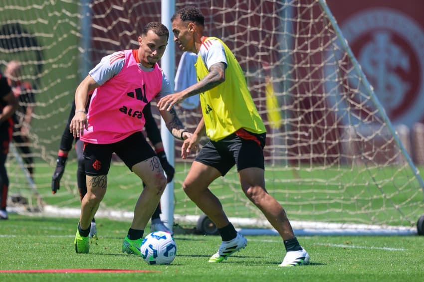 Bruno Gomes e Alan Patrick em treino do Internacional