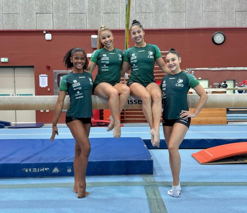 Ginastas treinando para o Mundial em Jacarta (Foto: CBG)