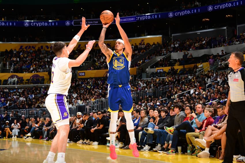 Gui Santos em ação pelo Golden State Warriors em pré-temporada da NBA (Foto: Adam Pantozzi / AFP)