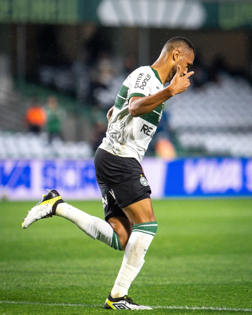 Gustavo Coutinho Coritiba Botafogo-SP gol comemoração