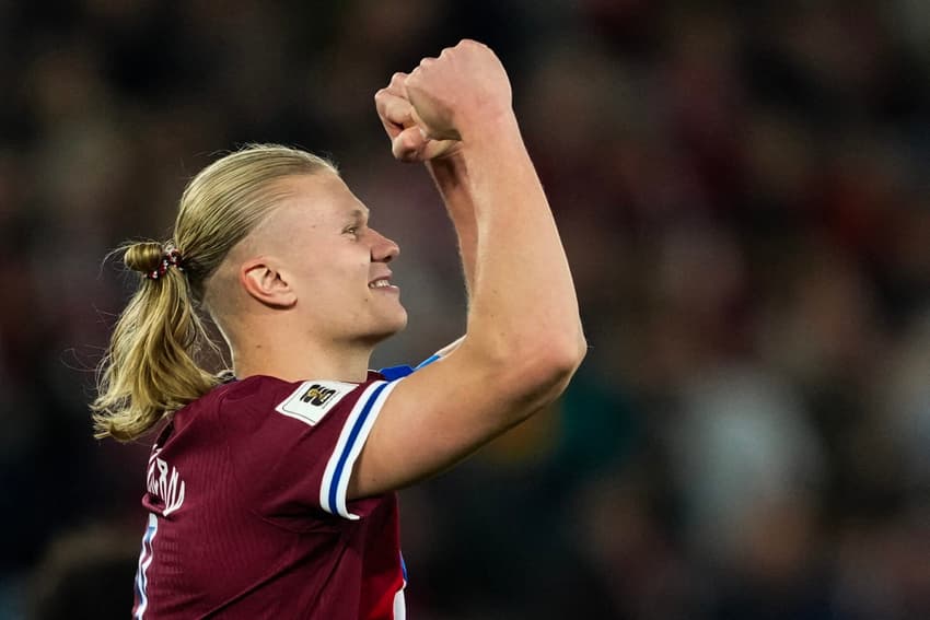 Haaland comemorando gol marcando contra Israel (Foto: Fredrik Varfkell/AFP)