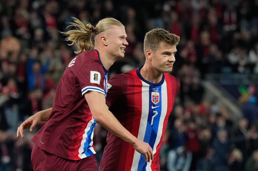 Haaland comemorando o gol marcado contra Israel (Foto: Fredrik Varfjell/AFP)