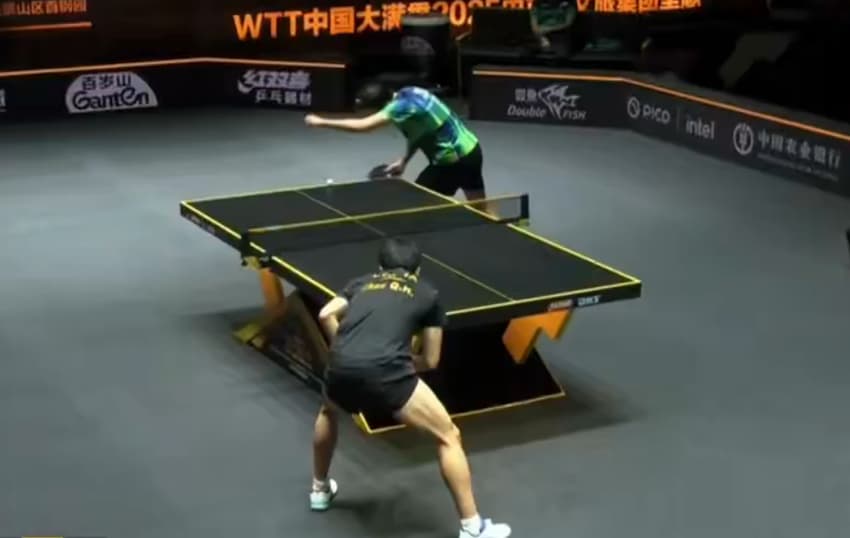 Hugo Calderano x Zhou Qihao - China Smash 2025 (Foto: Reprodução)