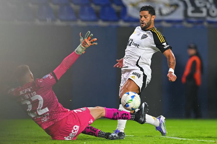 Hulk entrou e deu assistência para gol de Dudu no empare contra o del Valle (Foto: Rodrigo Buendía)