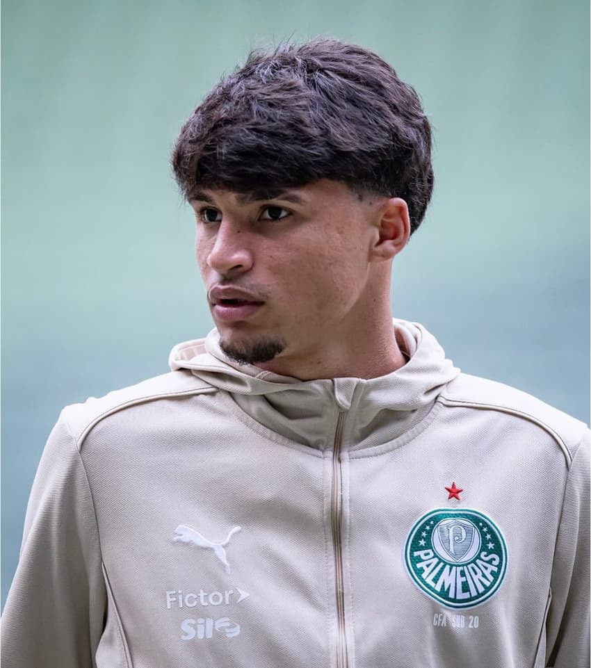 Larson, meio-campista do Palmeiras