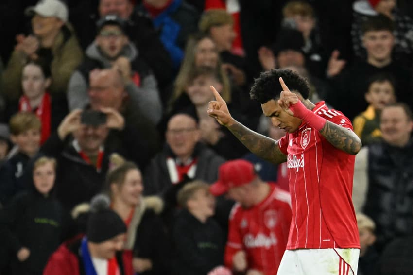 Igor Jesus comemorando o gol marcado na vitória do Nottingham Forest sobre o Porto (Foto: Oli Scarff/AFP)
