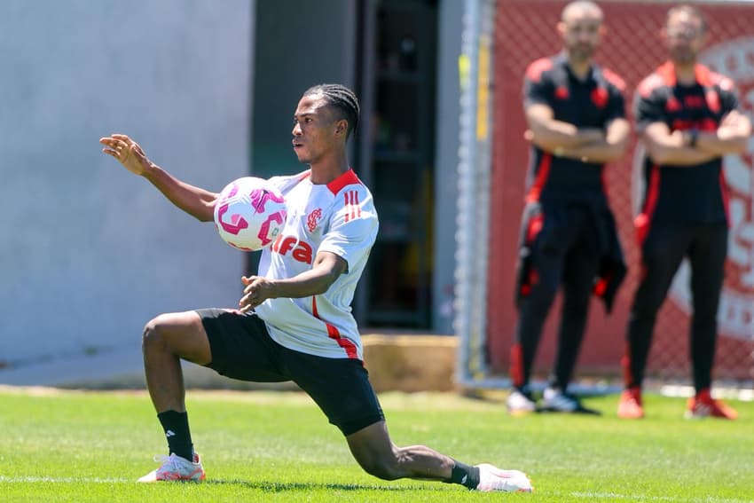 Benjamin Arhin, meio-campista ganês do Internacional