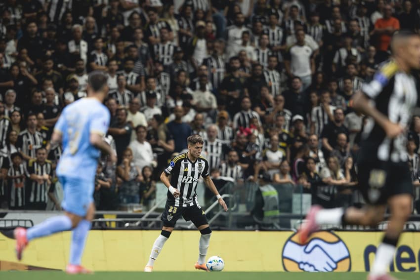 Iván Román atuando pelo Galo (Foto: Pedro Souza / Atlético)