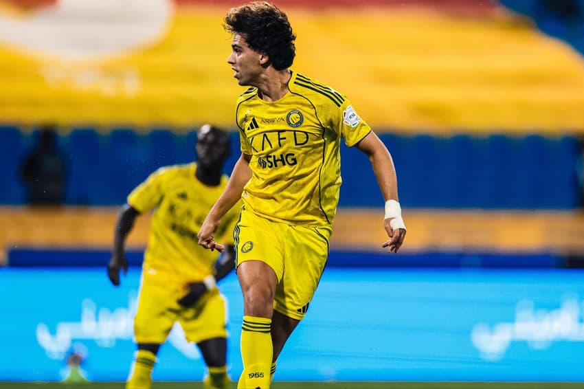 João Félix no cabeceio para o gol (Foto: Reprodução/X)