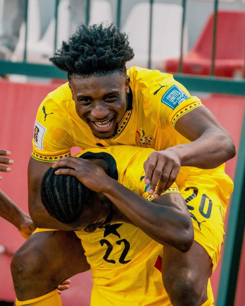 Jogadores da Gana comemorando gol da classificação para a Copa do Mundo (Foto: Reprodução/X)
