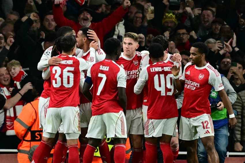 Jogadores do Arsenal comemorando o gol de Gyökeres (Foto: Ben Stansall/AFP)
