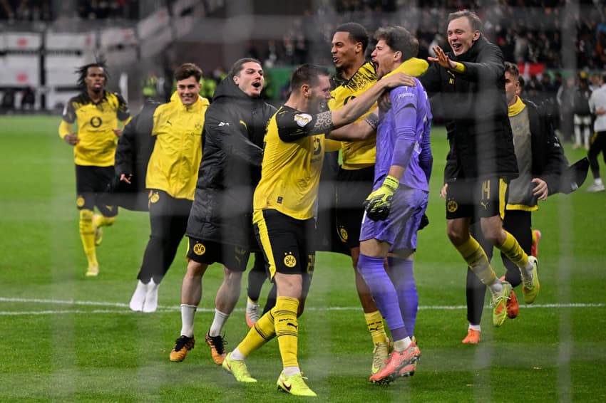 Jogadores do Borussia Dortmund comemorando a classificação na Copa da Alemanha (Foto: Kirill KUDRYAVTSEV / AFP)