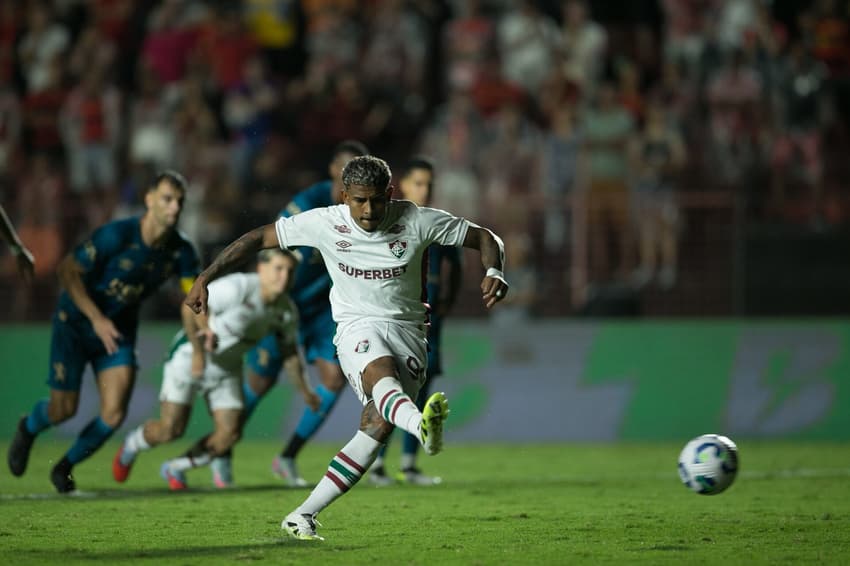 John Kennedy marca gol em Sport x Fluminense (Foto: Marlon Costa/AGIF)