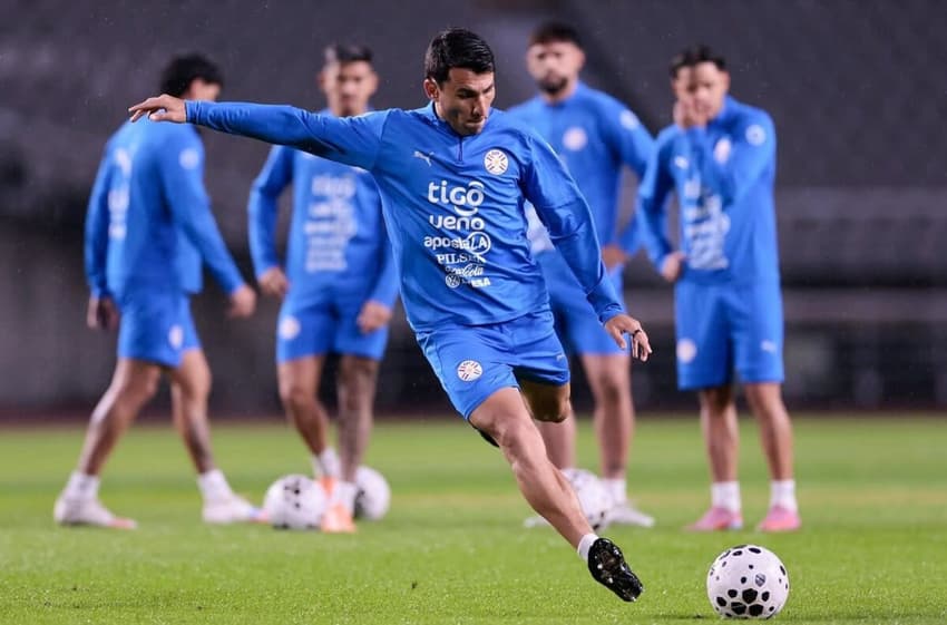 Junior Alonso com a seleção paraguaia (Reprodução)