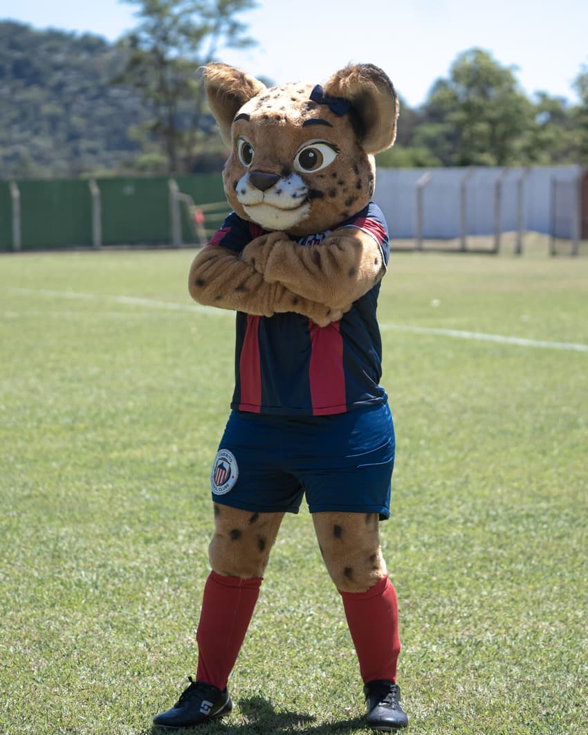 Mascote feminino do Itabirinto. (Foto: Leonardo Rodrigues / Itabirito FC)