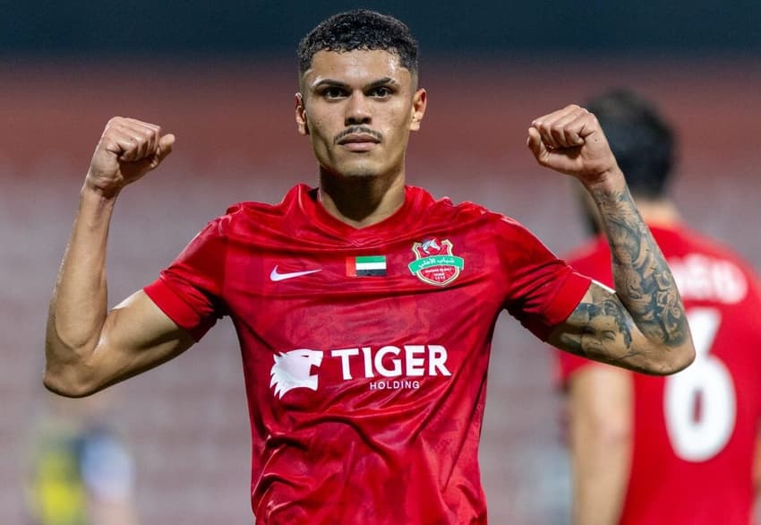 Mateusão comemora gol pelo Shabab Al Ahli na Champions League da Ásia