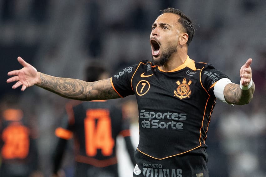 Maycon comemora seu gol no jogo do Corinthians contra o Atlético-MG pelo Brasileirão