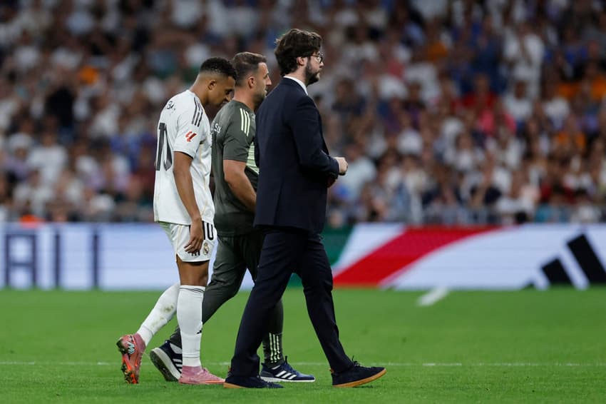 Mbappé deixa jogo entre Real Madrid e Villarreal por conta de uma entorse no tornozelo