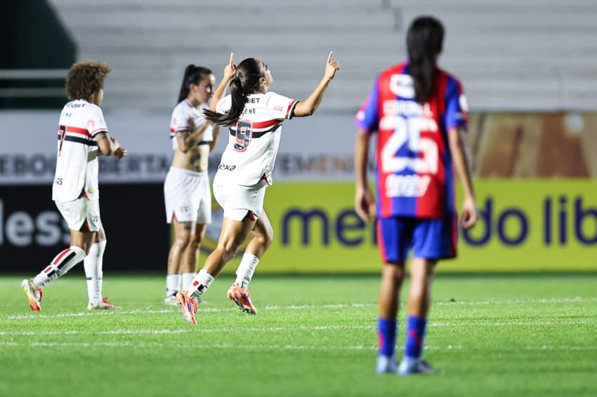 Milene comemora seu gol pelo São Paulo na Libertadores Feminina (Foto: Reprodução/Conmebol)