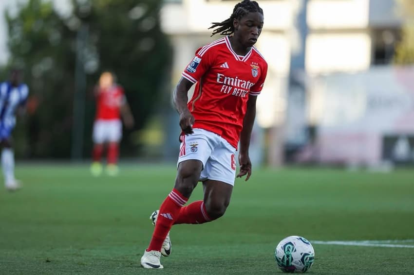 O jovem Ivan Lima em campo pelo Benfica (Foto: Reprodução Instagram/@ivanlima.90)