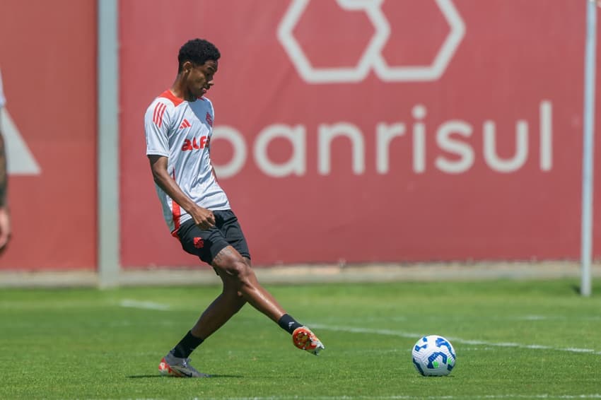 Pedro Kauã, zagueiro do Internacional