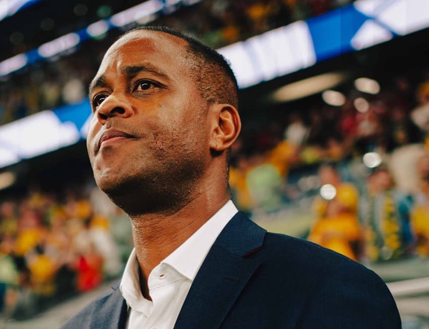 Patrick Kluivert na beira de campo pela Indonésia (Foto: AFP)