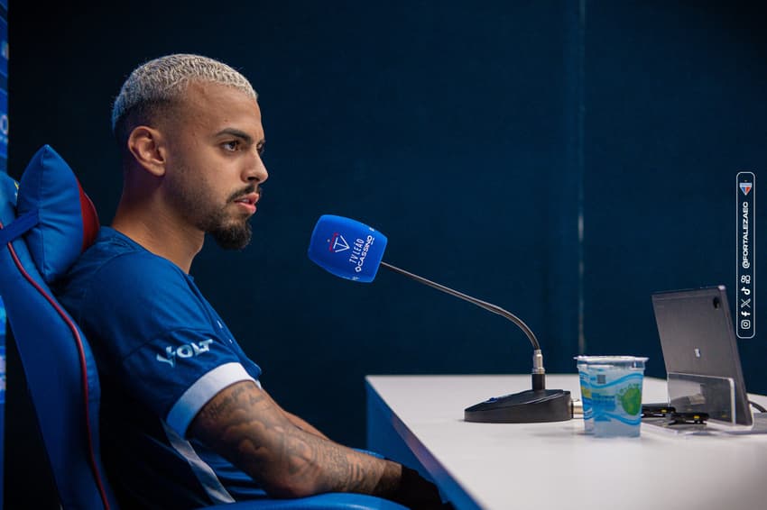 Pierre, meio-campista do Fortaleza, durante coletiva (Foto: Mateus Lotif/Fortaleza EC)