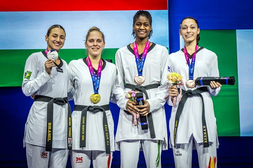 Pódio do mundial de Taekwondo 2025 com Milena Titoneli (Foto: World Taekwondo)