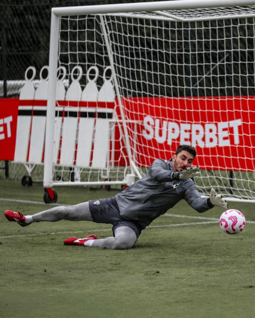 Rafael no treino do São Paulo