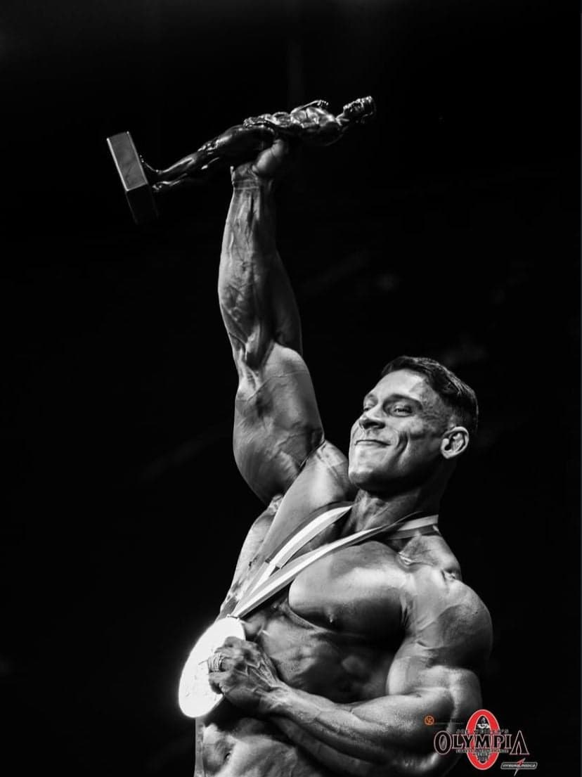 Ramon Dino campeão do Mr. Olympia 2025 na Classic Physique (Foto: Michael Dakena/ Mr. Olympia)