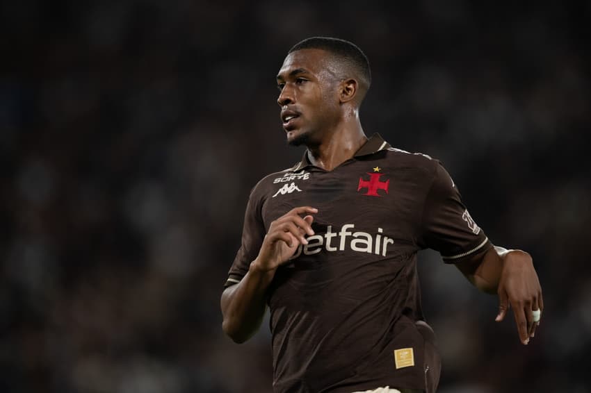 Rayan em ação na vitória do Vasco sobre o Fluminense (Foto: Jorge Rodrigues/AGIF)