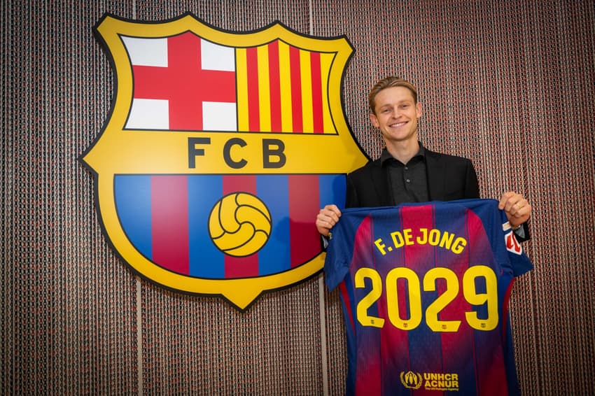 Renovação de De Jong anunciada pelo Barcelona (Foto: Reprodução/X)