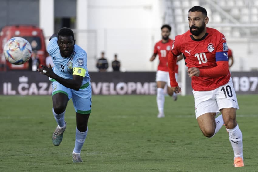 Salah em ação no jogo entre Djibuti e Egito (Foto: Majid Bziouat/AFP)