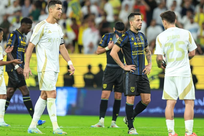 Flávio ao lado de Cristiano Ronaldo na Liga Saudita (Foto: reprodução)