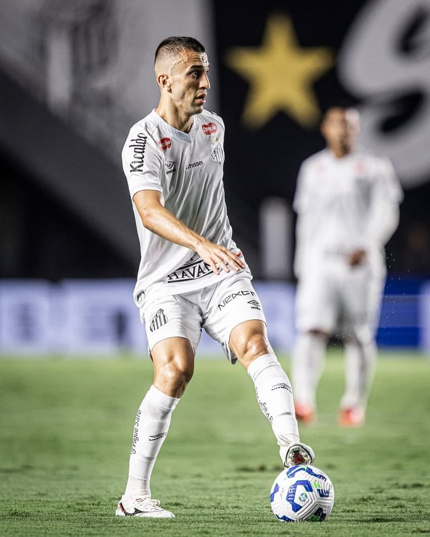 João Schmidt durante jogo do Santos na Vila Belmiro. (Foto: Divulgação/ Santos FC)