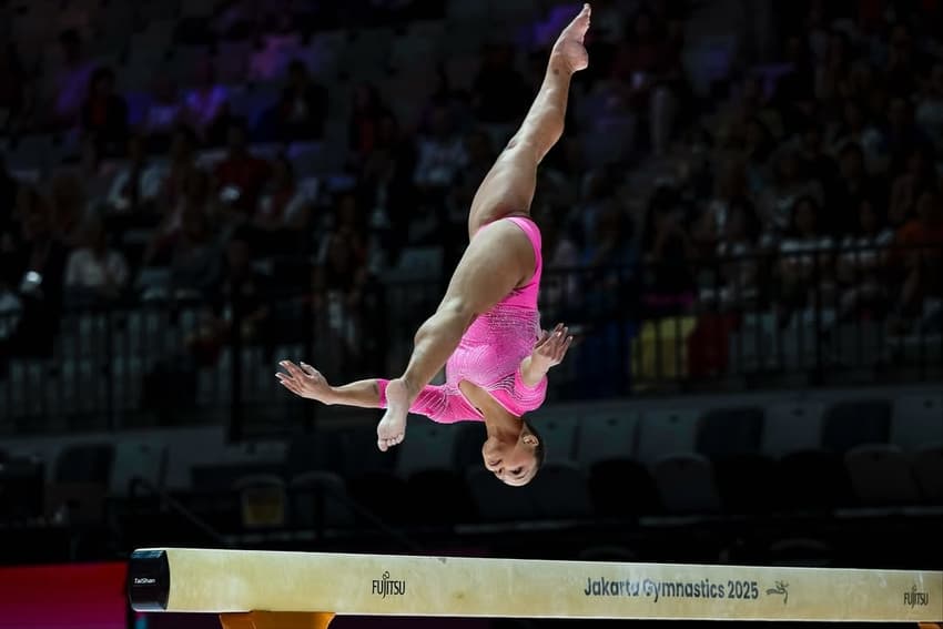 Flávia Saraiva garante top-4 na final da trave no Mundial de Ginâtica. (Foto: Melogym/ CBG)