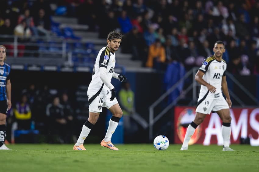 Scarpa na partida contra o del Valle na ida da semifinal da Sul-Americana (Foto: Pedro Souza / Atlético)