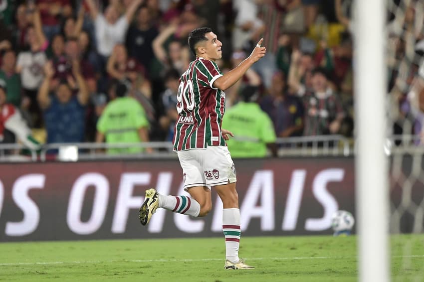 Serna comemora seu gol no jogo do Fluminense contra o Atlético-MG