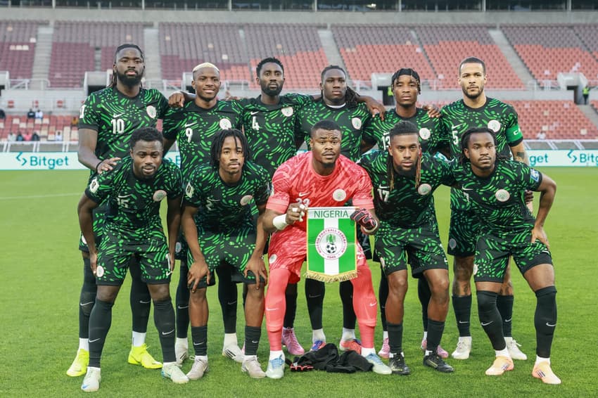 Sonhando com Copa do Mundo, Nigéria perfilada antes de jogo contra o Lesoto