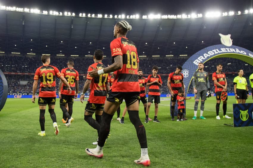 Sport no último jogo contra o Cruzeiro (Foto: Marlon Costa/AGIF)