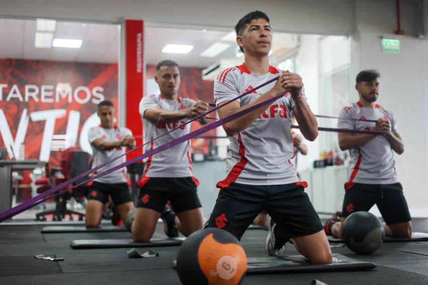 Jogadores do Internacional na academia do CT Parque Gigante